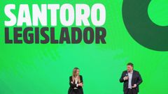 Leandro Santoro, en el cierre de campaña junto a la vicedecana de la Facultad de Medicina de la Universidad de Buenos Aires.