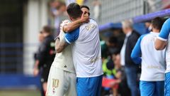 Yeremay abraza a Sorribas tras su gol al Eibar