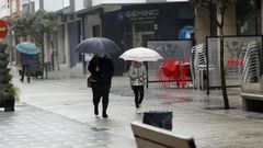 Imagen de una calle casi vac�a en Boiro, donde siguen bajando los contagios