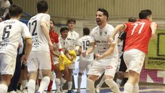 Diogo, que anot� un doble penalti, festejando con euforia el empate.