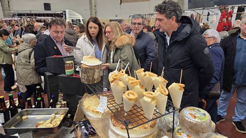 La conselleira de Medio Rural y el alcalde de Monterroso en la feria