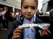 Los cubiertos llevaban una vitola de encaje de Camari�as. 