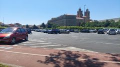 El estacionamiento municipal del Parque dos Condes, repleto esta ma�ana