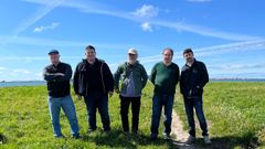 O concelleiro de Patrimonio de Cambados, Xurxo Charl�n, -segundo pola esquerda-, acompa�ou aos t�cnicos na visita desta ma��.