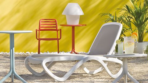 Tumbona con posiciones apilable