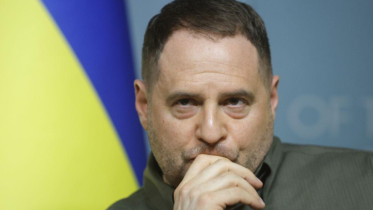 Yermak, asesor de Zelenski, niega ser corrupto y se marcha al frente