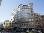 <span lang= es-es >De sede de Fenosa a edificio de viviendas y oficinas </span>. Entre una imagen y otra han pasado nada menos que 31 a�os. El n�mero 2 de Fernando Mac�as naci� como sede principal de Fenosa hasta que en 1997 se rehabilit�.  