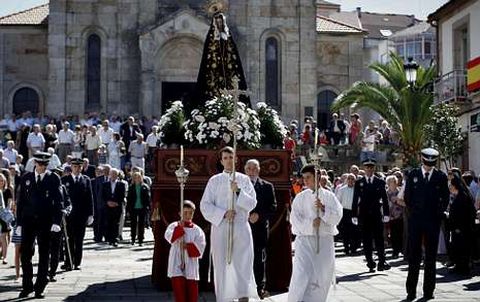 La Virxe das Dores, que sale del templo cada a�o, contar� un lugar propio en la iglesia todo el a�o.