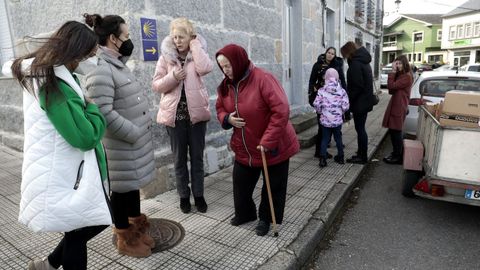 La mujer de ms edad agradece a las vecinas de Castroverde que recogieron el material de donacin