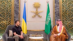 Volod�mir Zelenski junto al pr�ncipe saud� Mohamed bin Salm�n, durante su entrevista en Jeddah