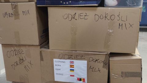 Pal�s de ropa donada llegada de varios pa�ses para los refugiados ucranianos