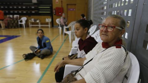 Vecinos de Trabada trasladados al pabelln municipal de Ribadeo debido a los incendios