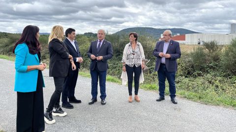 El alcalde Jos Tom, en una reciente visita al polgono industrial de O Reboredo en la que tambin particip Beatriz Sestayo