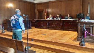 El acusado, este martes, declarando ante la Audiencia de Pontevedra.