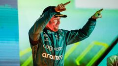Fernando Alonso.Fernando Alonso, piloto de Aston Martin, en el podio de Bar�in