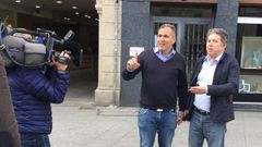 El portavoz del PP de Pontevedra, Rafa Dom�nguez , con el alcalde, Miguel Anxo Fern�ndez Lores