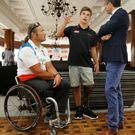 El pirag�ista Javi Reja acompa�� a De la Puente. 