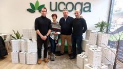 Gloria Prada recogi� las cestas navide�as entregadas por Iv�n V�zquez, Jos� Manuel Rodr�guez y David Buj�n