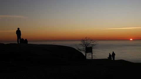 Puesta de sol captada desde el mirador de Pedra da Ra, en Ribeira