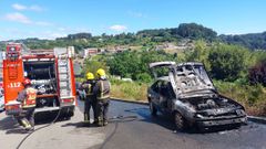 Consigue huir con sus dos nietos de su coche en llamas, en Betanzos