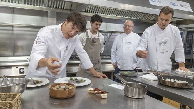 Elaboraci&oacute;n de la receta de Jordi Cruz e I&ntilde;aki Aldrey que tiene como base el pimiento de Herb&oacute;n