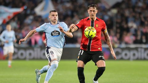 Ra�llo, junto a Jutgl�, durante el Celta-Mallorca de este domingo.
