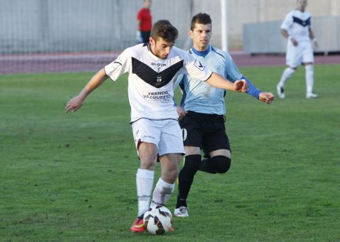 Los futbolistas del Club Lemos se mantienen cerca de la cabeza del campeonato. 