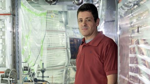 Jos� Luis Jim�nez, en el laboratorio de la Universidad de Colorado, donde es profesor 