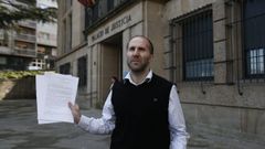 En la oposicin Jcome era muy critico con las ayudas sociales del Concello. En el 2015 (en la foto) present una denuncia en el juzgado de guardia al entender que el acuerdo regulador del personal presentaba indicios de malversacin y prevaricacin. No tuvo recorrido.