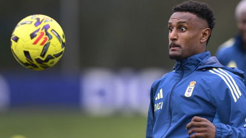 El centrocampista del Real Oviedo Hassan durante el entrenamiento que el equipo ha realizado este viernes en Oviedo