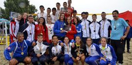 Foto de familia, con el Majadahonda femenino y el resto de medallistas.