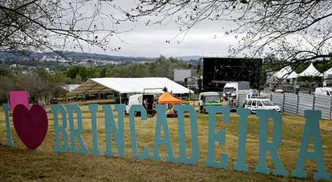 El complejo del Monte do Gozo acoge hasta el sábado el festival Brincadeira, por el que pasarán Gloria Gaynor, Fangoria o Georgie Dann.