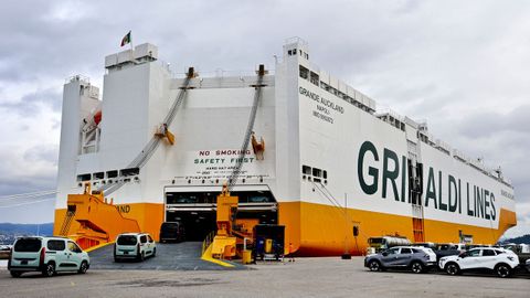 Primera escala del Grande Auckland, el nuevo buque de carga porta contenedores de Grimaldi