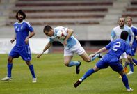 El Compos, tras una mala primera parte, arroll� al colista Nar�n en la capital gallega.