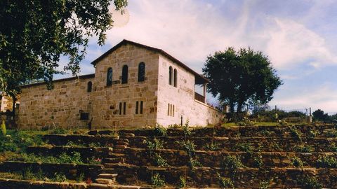 Adegas Algueira (Sober). Degustaci�n desde 5 euros. Merenzao, brancellao, mencia.