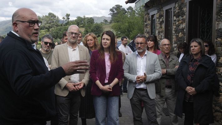 La conselleira de Medio Rura, Mar�a Jos� G�mez, visit� la bodega Pazo de la Cuesta