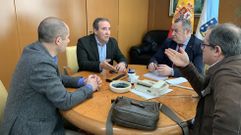 El alcalde de O Incio, el de B�veda, el delegado de la Xunta y el regidor de A Pobra do Broll�n, en la reuni�n de esta semana en Lugo