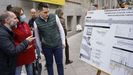 Tras finalizar la intervencin del alcalde ante los medios, una vecina se aproxim a l para reprocharle la falta de informacin que los residentes y comerciantes tenan sobre el proyecto y sobre cmo les afectar su ejecucin.