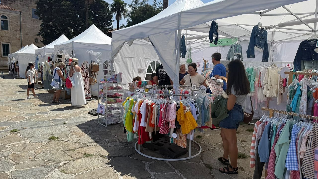 Moda, sorteos y solidaridad, arranca la Pop Up de Noia Histórica