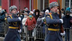 Fuerzas prorrusas desfilando en la regi�n de Donb�s, controlada por los rebeldes. 