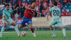 UD Ourense - UD Logro��s.El delantero de la UD Ourense, Rufo, en O Couto ante el Logro��s