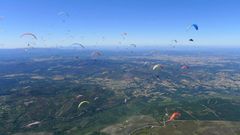 Vista de Baltar a vuelo de parapente