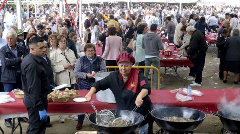 9 AL 11 DE MAYO / FESTA DA TROITA DE OROSO: En Sigüeiro se ensalza cada año la tradición truchera de un municipio bañado por seis ríos. Su degustación gratuita reúne a cerca de 30 mil personas.