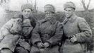 El asturiano Enrique Aguilar, junto Luis Galn y Jos Lpez, vestidos con uniforme del Ejrcito Rojo de la URSS, seguramente hacia el invierno de 1943