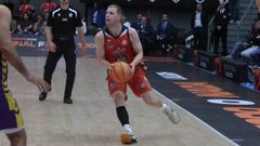 Paul Jorgensen, con el bal�n durante un lance del encuentro.
