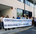 Los empleados, en la movilizaci�n de ayer en O Grogull�n.