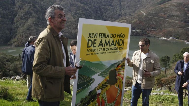 El contenido del cartel fue revelado ayer en Os Chanc�s por el alcalde, que estuvo acompa�ado de bodegueros y concejales