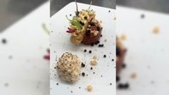 Steak tartar de vaca gallega con mantequilla de c�tricos, esferas de caf� y escabeche