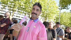 Jess Fernndez, que pese a que pag 2.000 euros, que le dan derecho a conocer a la cantante y hablar con ella