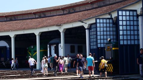 Un grupo de visitantes en el Museo do Ferrocarril de Galicia, donde se desarrollar�n varias actividades de las jornadas